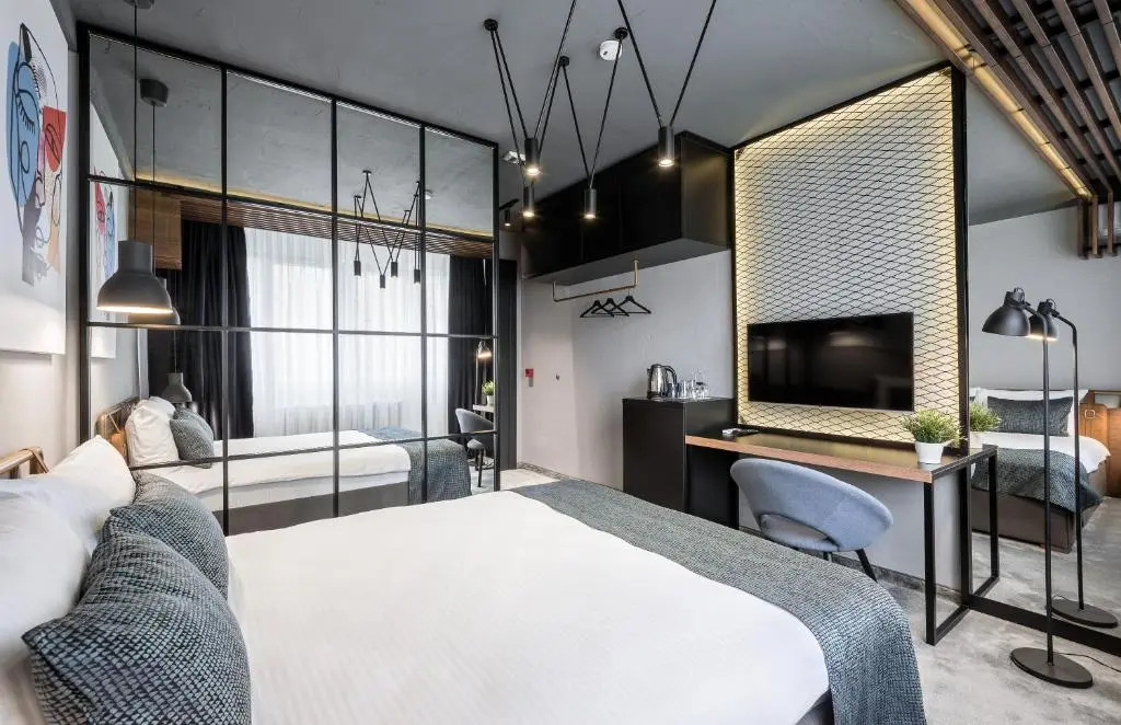 7 Rooms Suites