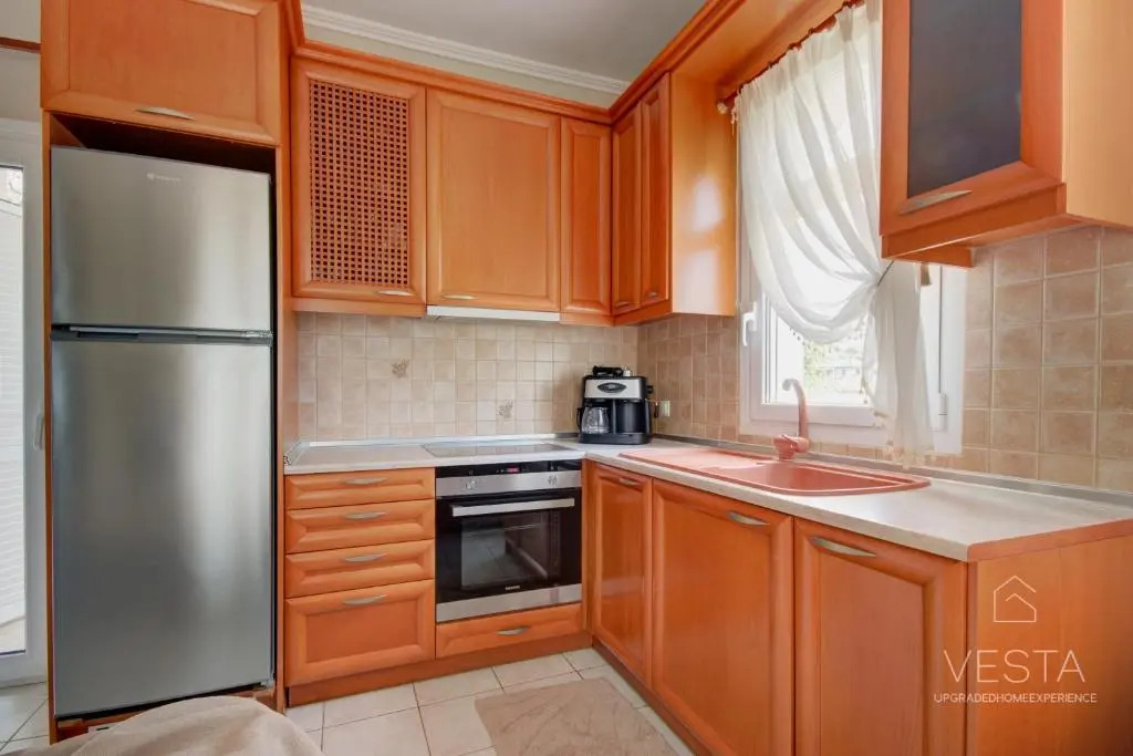 Private 6-bdrm Villa with garden 150m to beach