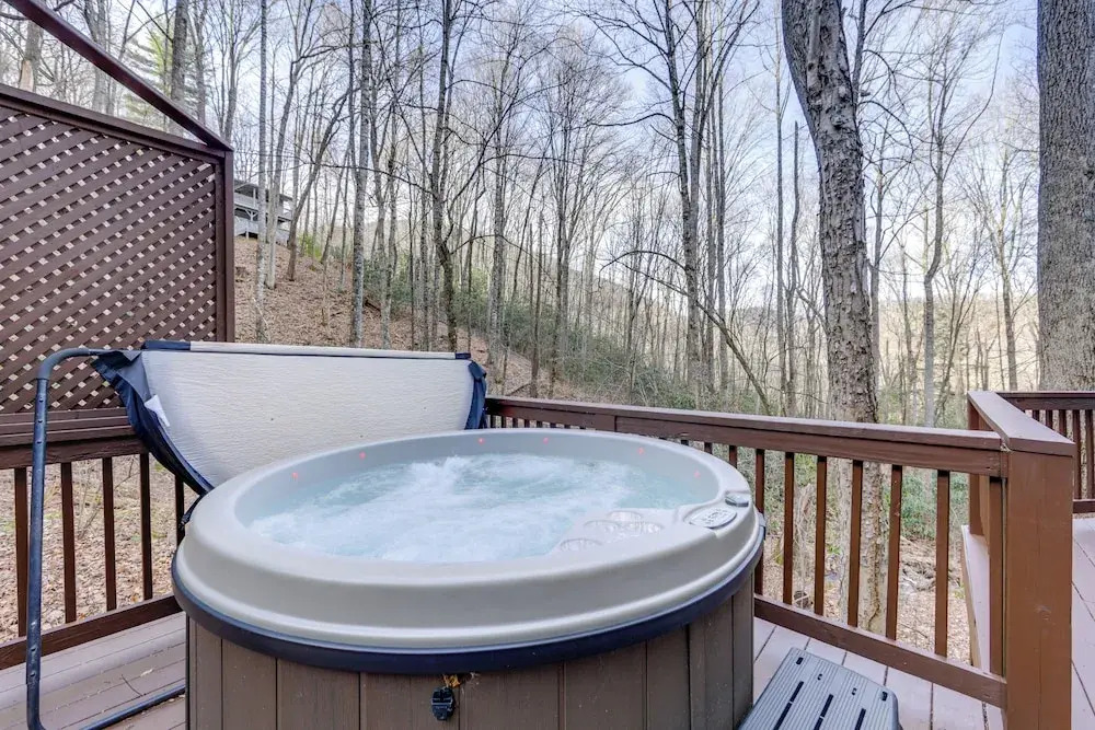 Creek On-site! Cabin 7 Mi to Cataloochee Ski Area