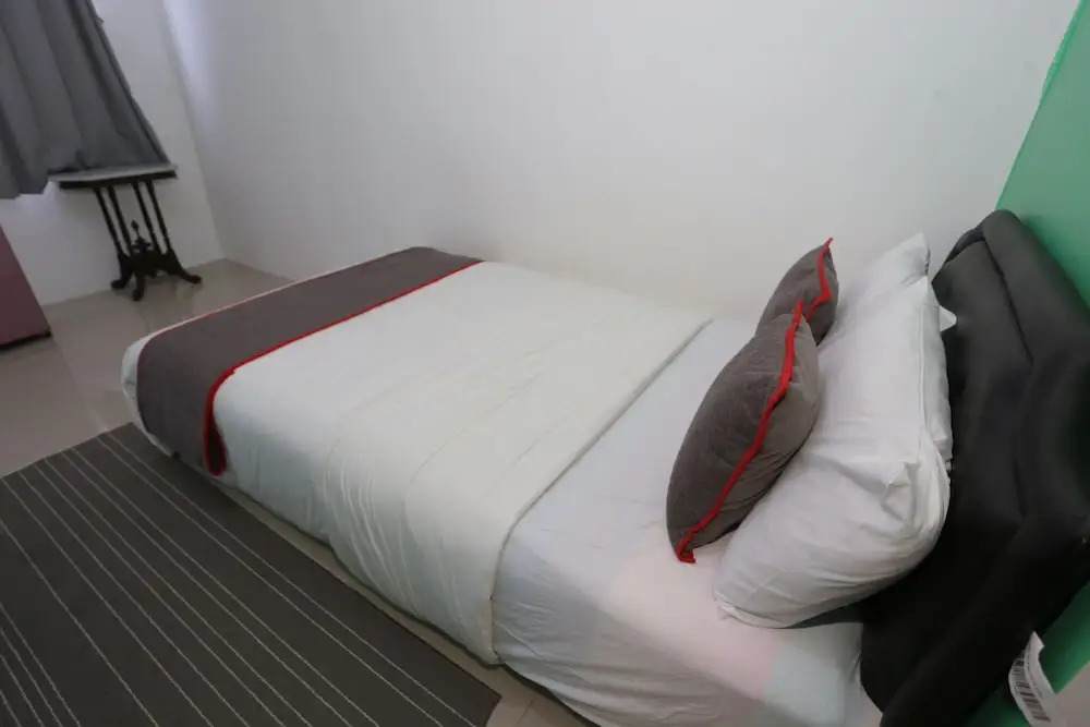 Collection O 93750 Luxury Rooms @ Urbantown Serpong