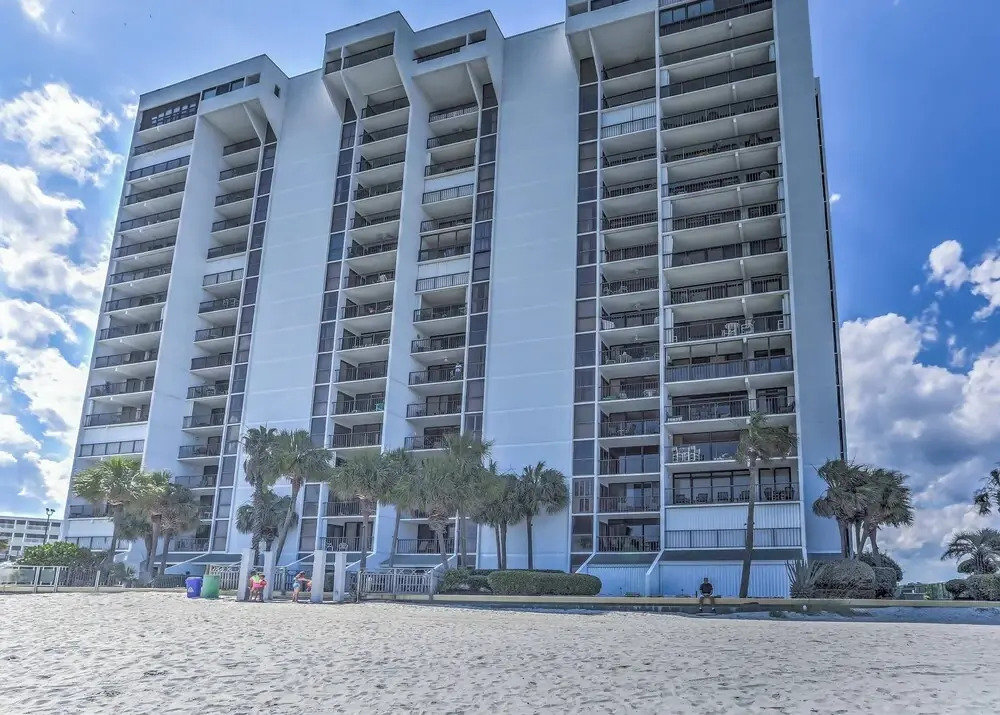 Chic Myrtle Beach Seaside Escape w/ Pool Access!