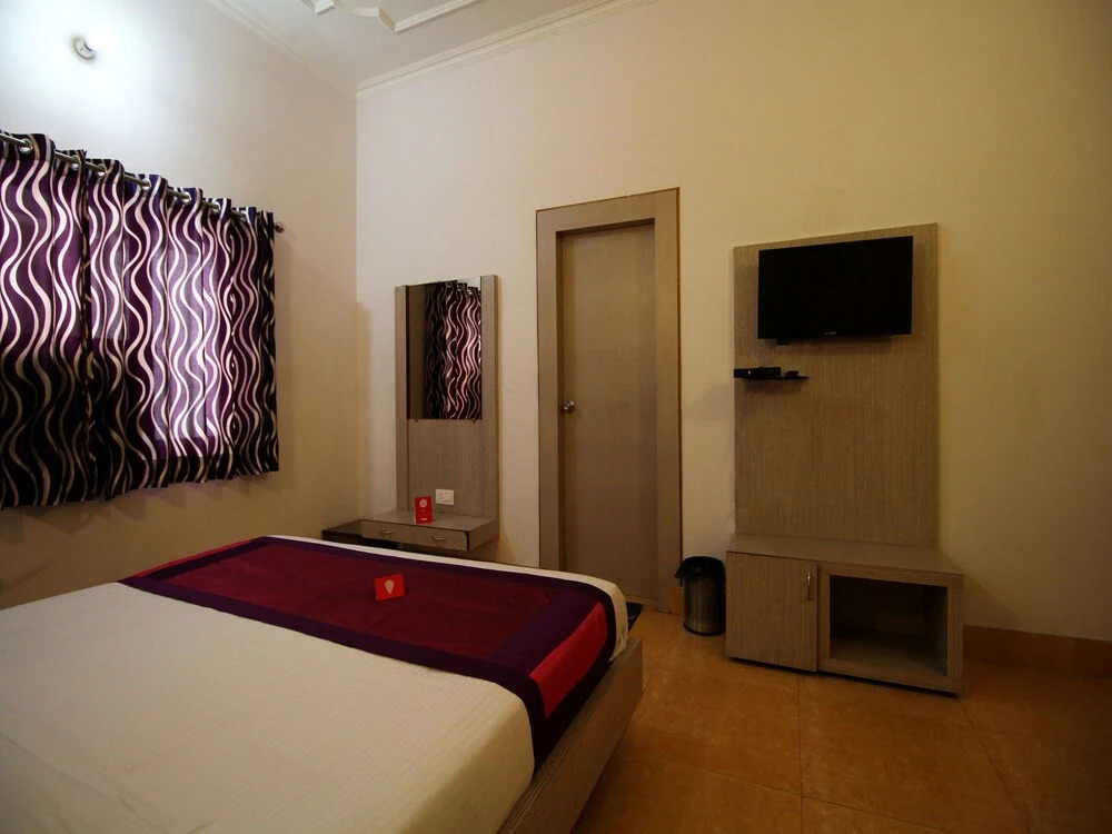 OYO 4398 Hotel Rajat Grand