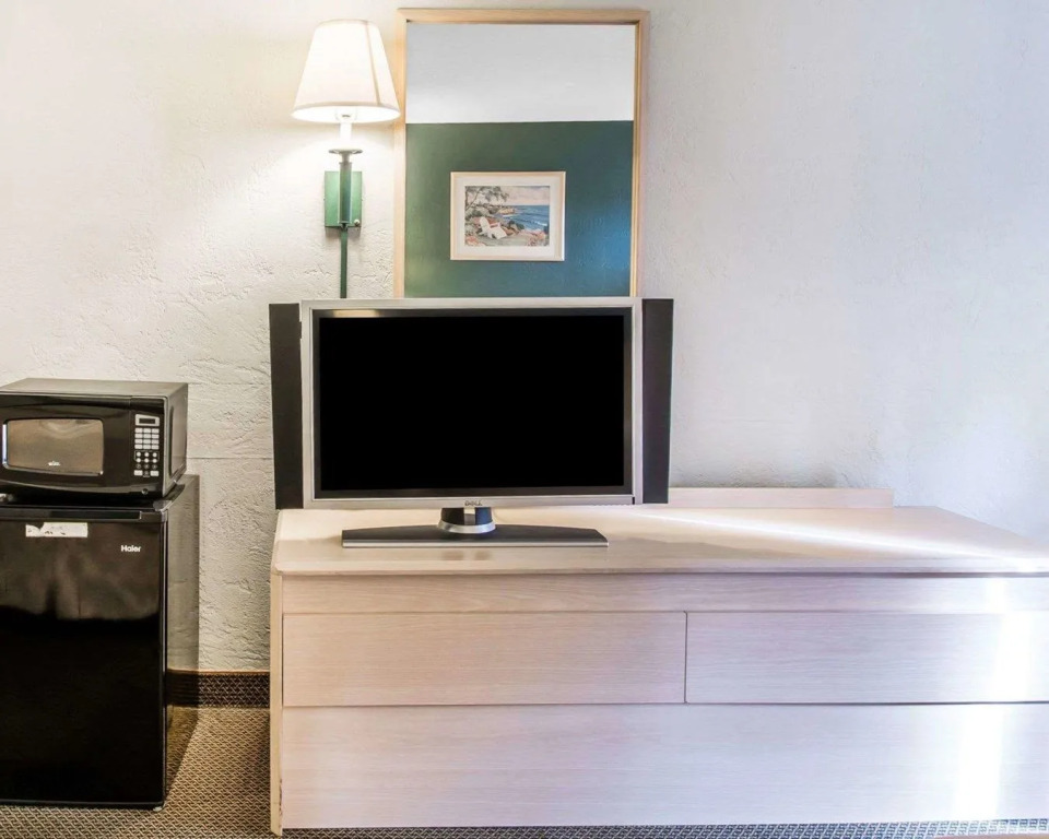 OYO Hotel Mustang Silver Spring FL