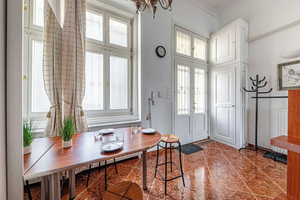 Budapest Classic Charm | 2Br + Cornertub + Smarttv