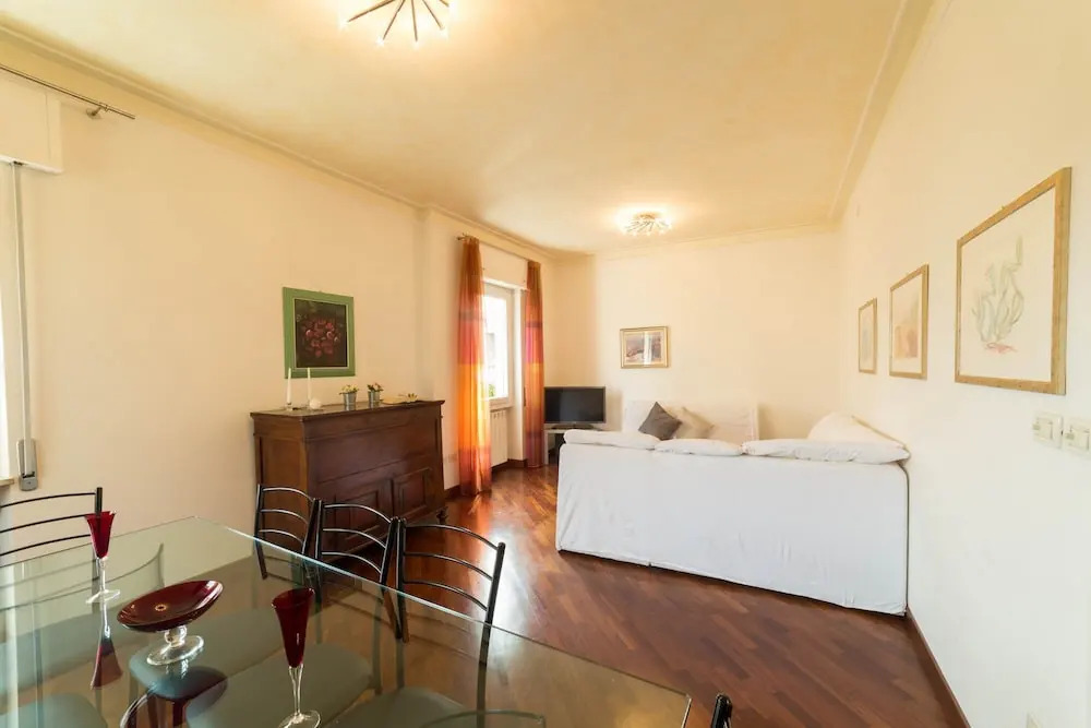 Desenzanoloft Villa Palm Garda Beach official partner Homes and Villas by Marriott Bonvoy