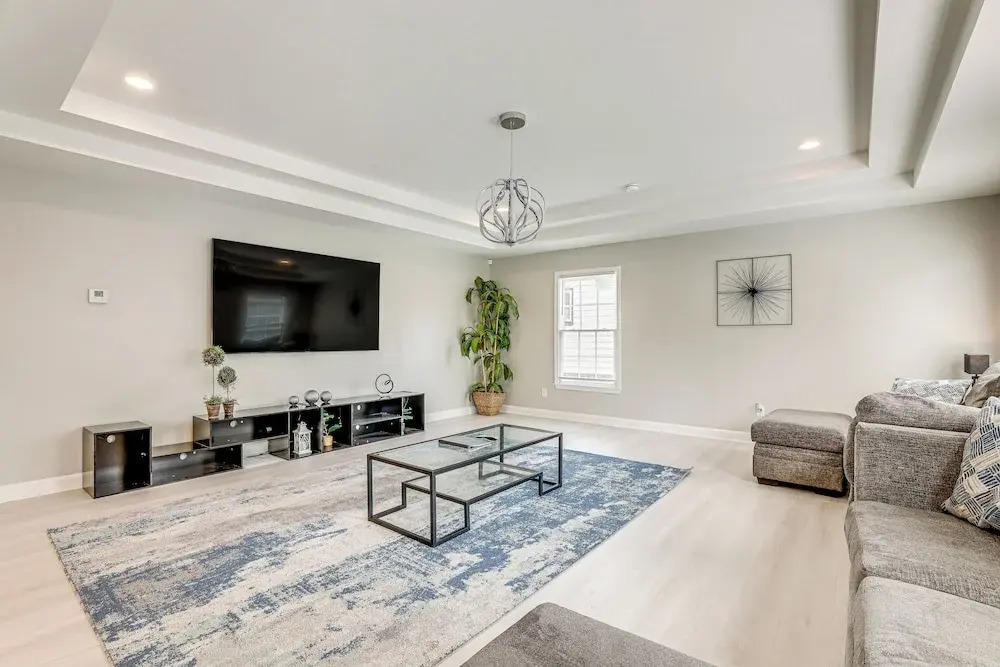 Walk to Mercedes-benz! Centrally Located ATL Base