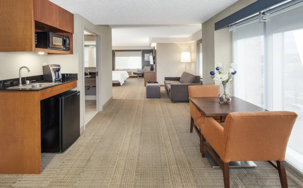 Holiday Inn Express & Suites Riverhead - Long Island by IHG