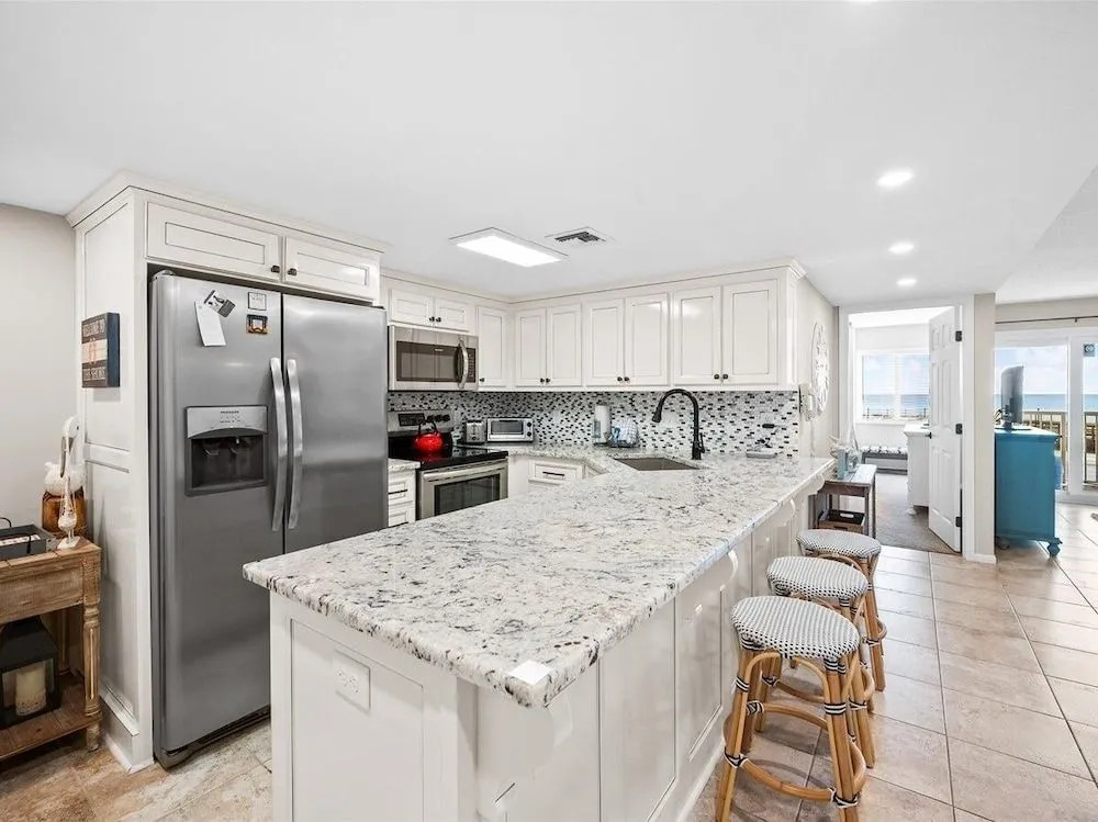 Gulf Shore Condo #207 - 2 Br condo by RedAwning
