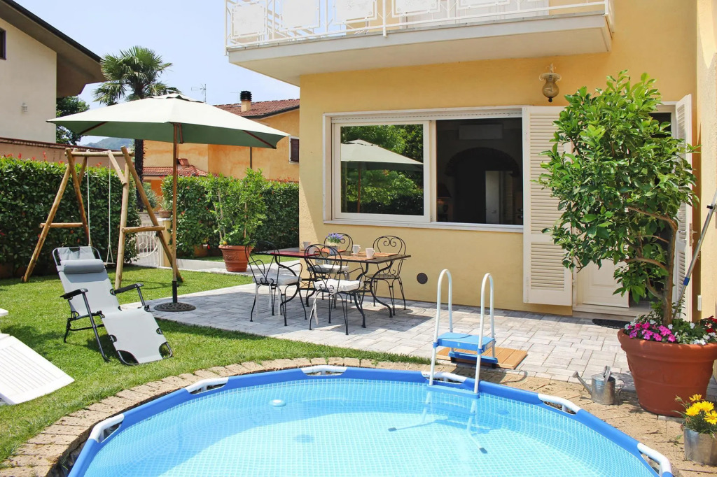In Camaiore With 3 Bedrooms And 2 Bathrooms