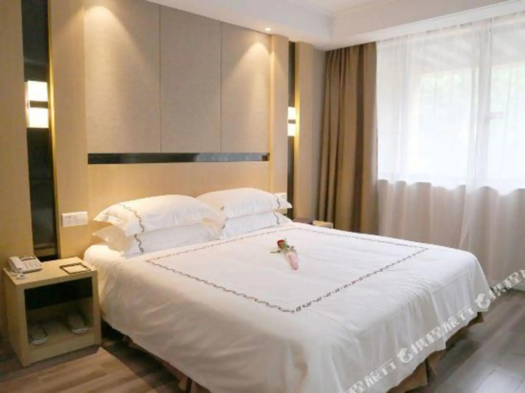 Zuiyi City Garden Hotel (Shaoxing East Station Wanhe City)