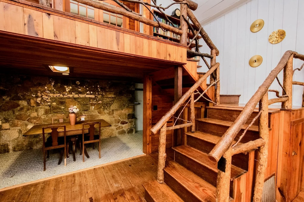 Spacious 6BR Compound w Fire Pit 15 Min to Town