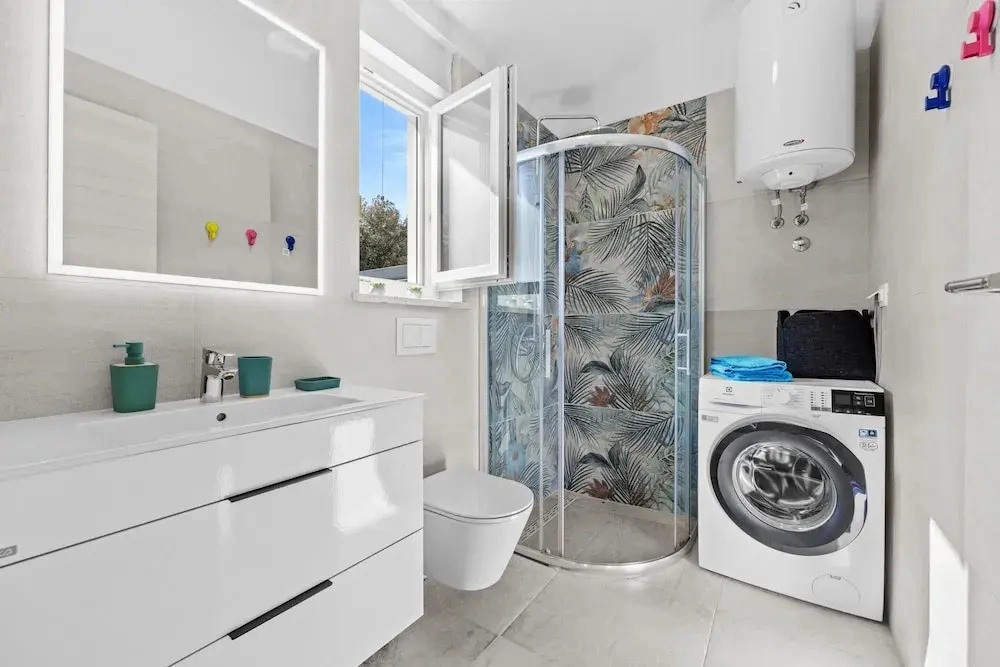 Cosy Apartment Near Rock Beach