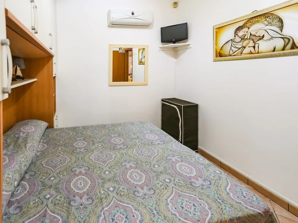 Traditional Holiday Home in Torre Dell'orso With Patio