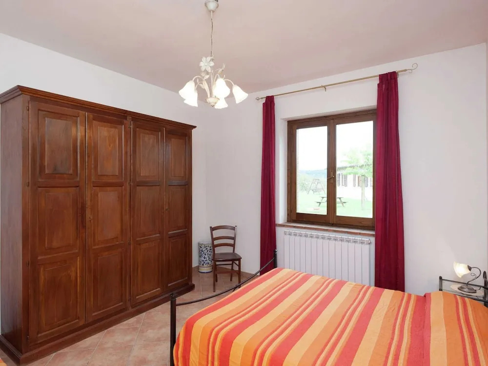 Farmhouse Near Lake Trasimeno With Pool