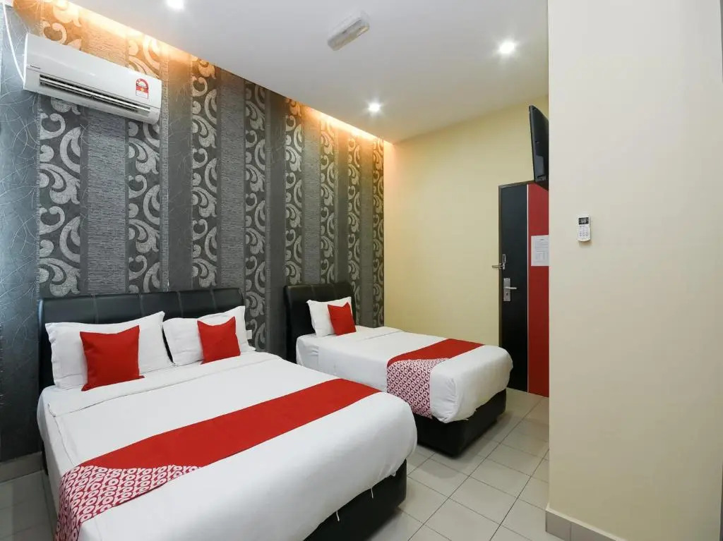 Hotel O Ys Inn