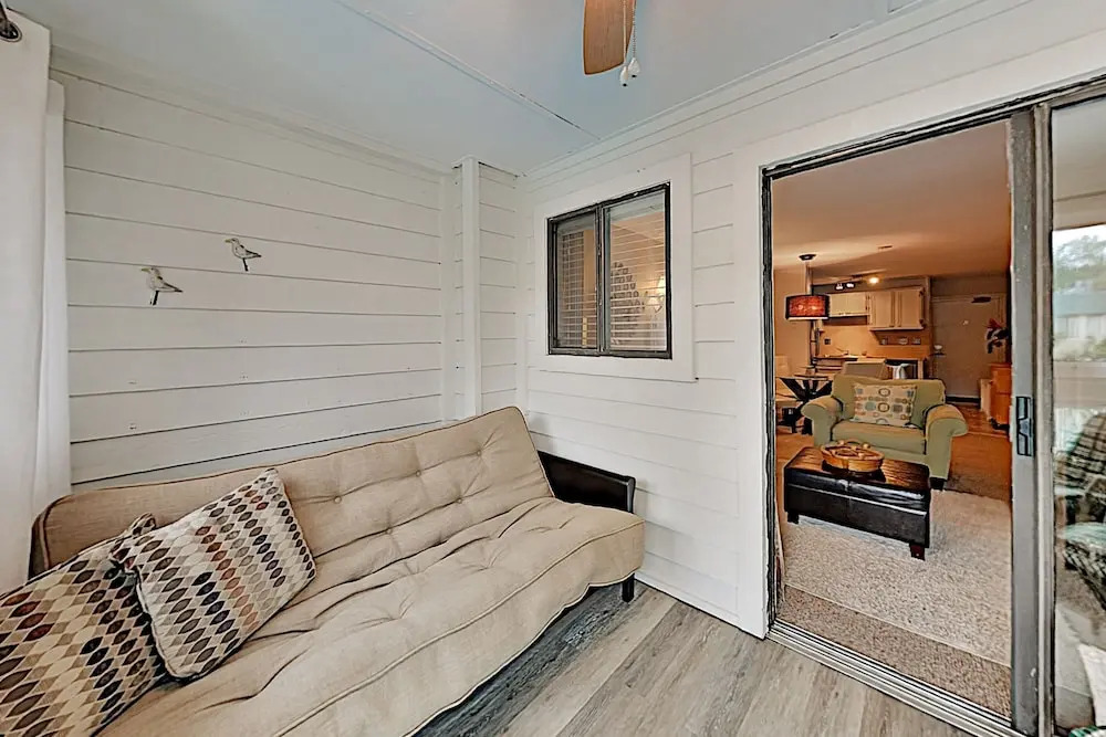 A Peace N Paradise - Contemporary Poolside 2bd/2ba 2 Bedroom Condo