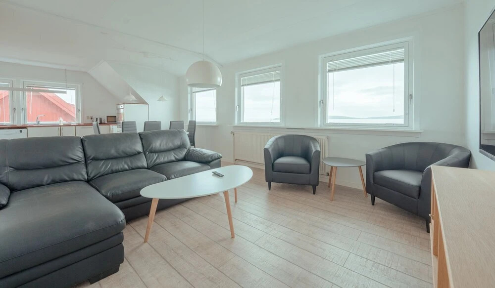 Sea View Apt / Central / Spacious / Free Parking