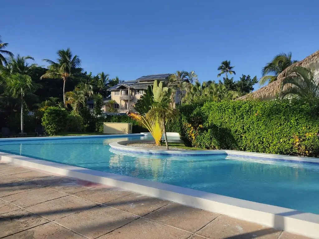 Apartment with pool & garden in beach area