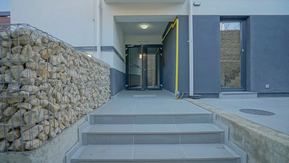 CN2i Luxury Accommodation Bobalna