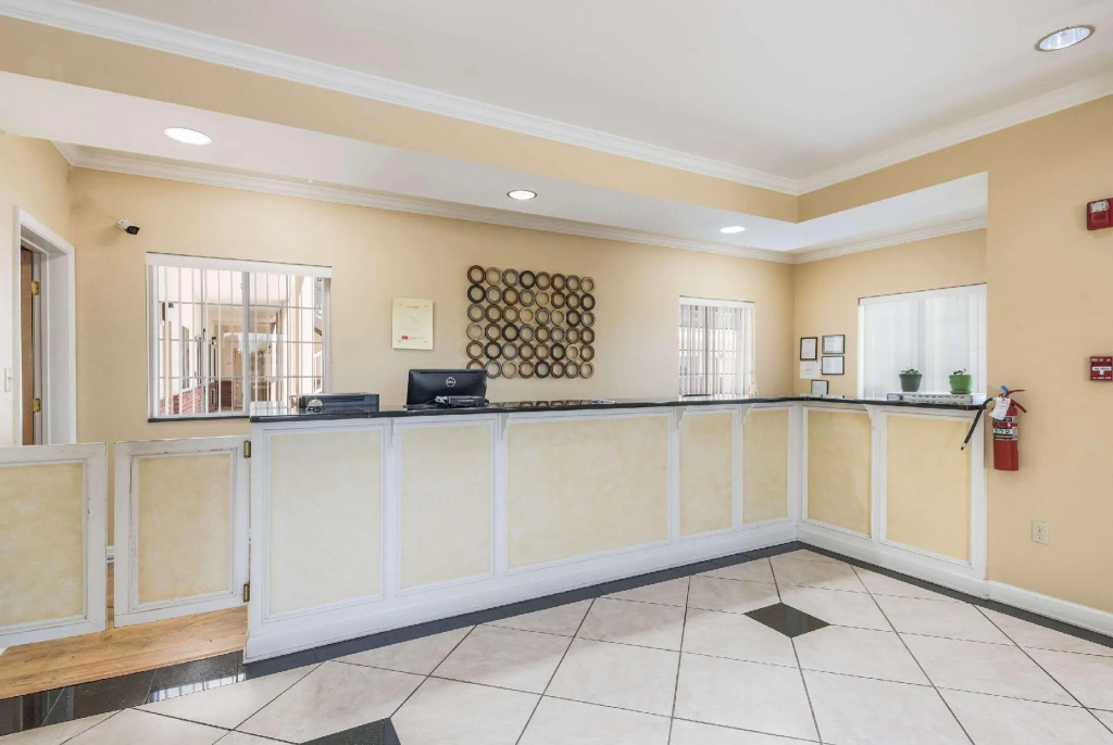 Bryant Inn And Suites
