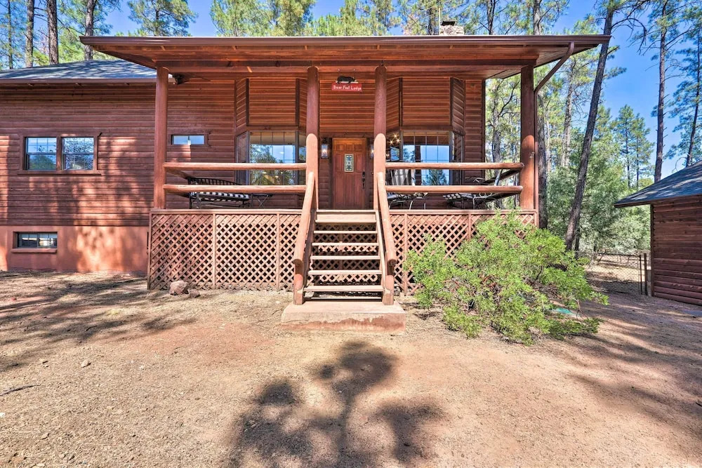 Deck, Games & Fire Pit: Modern Pine Cabin!