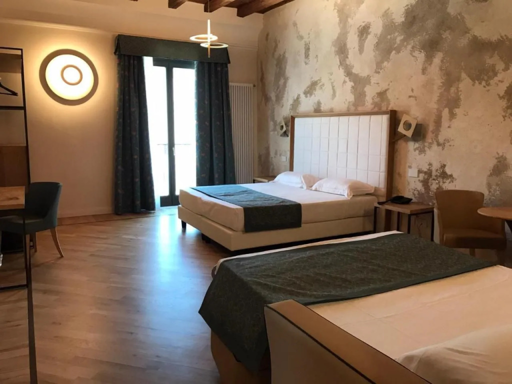 Cà Uberti Palace Hotel, MantegnaHotels