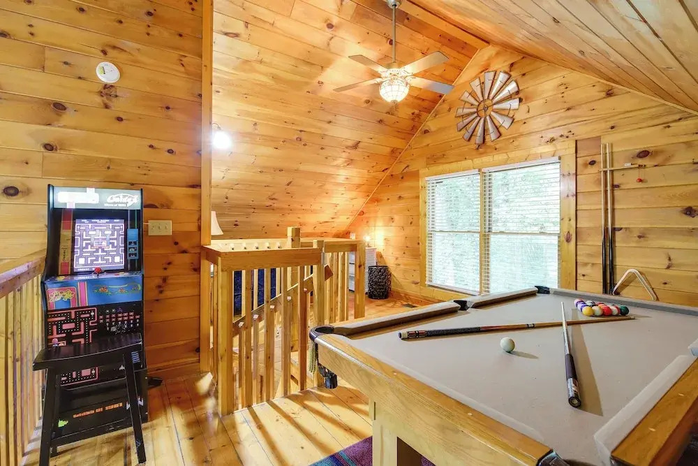 Hot Tub + Pool Table: Secluded Seiverville Cabin