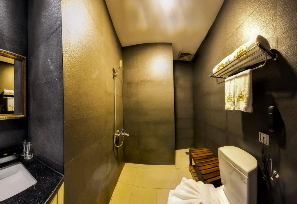 Golden Crown Hotel