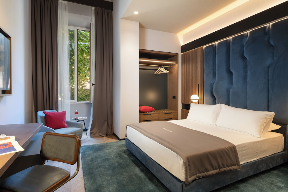 Arts & Crafts Luxury Suites