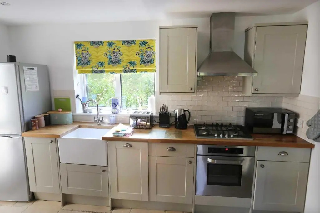 4a Dolphin Close