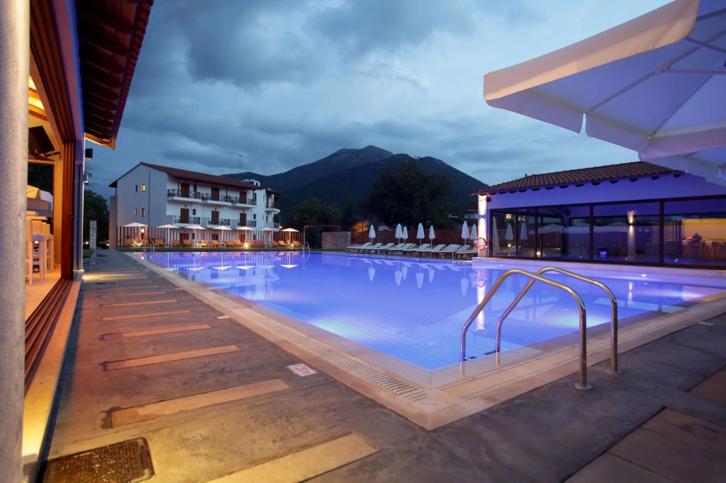 Mont Helmos Hotel