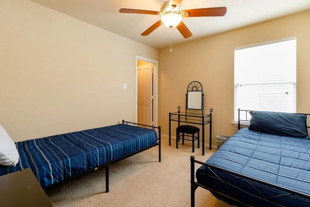 Spacious House BMT Six Flags Seaworld