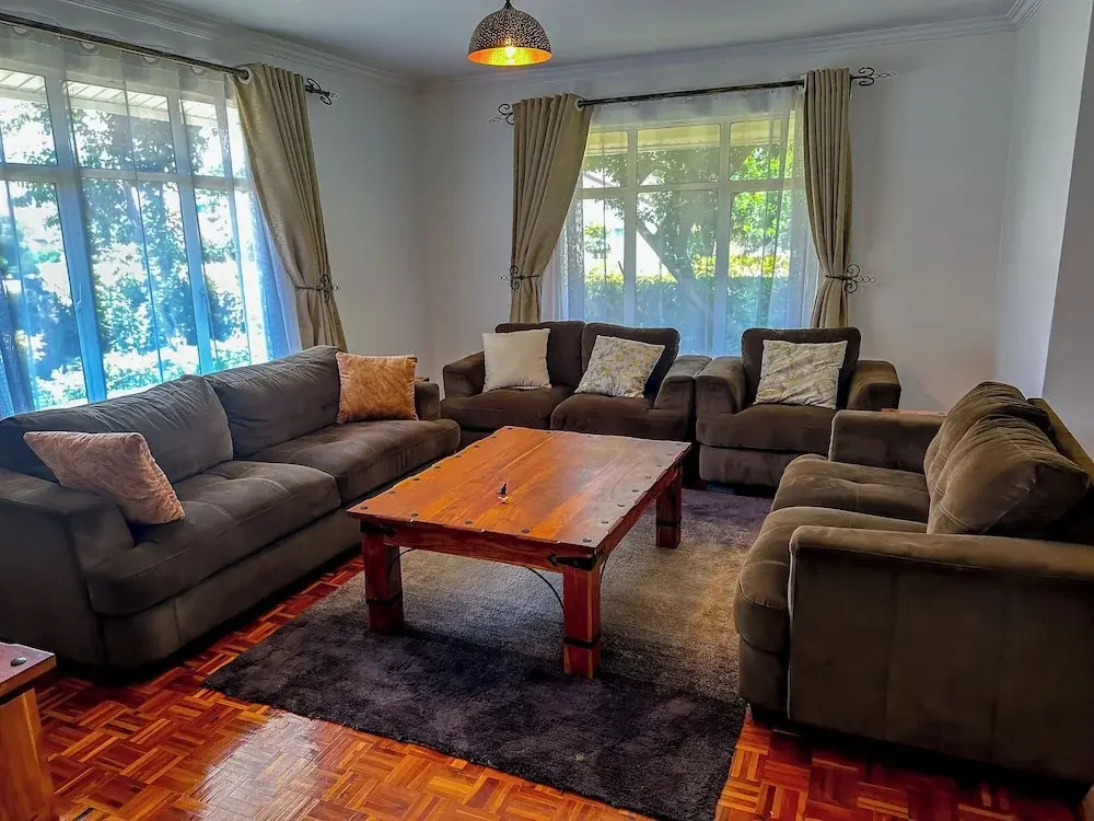 Spacious 4-bedroom with a pool