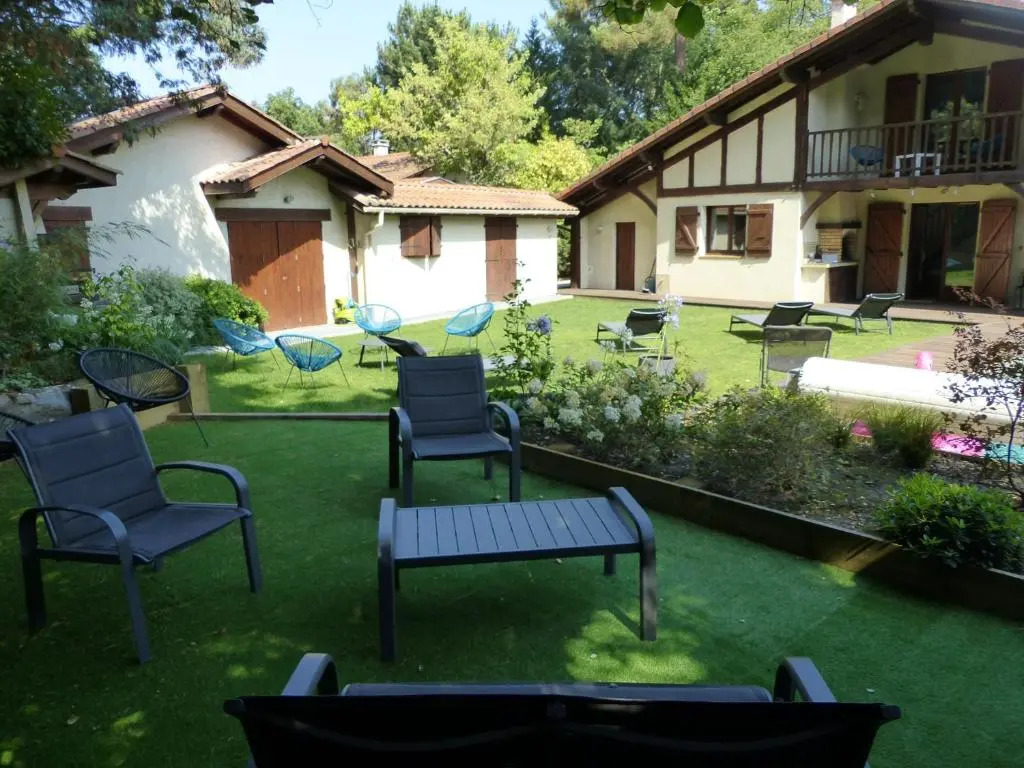 CAPBRETON Villa MALBEC Villa rénovée sur jardin pour 10 personnes Wifi gratuit