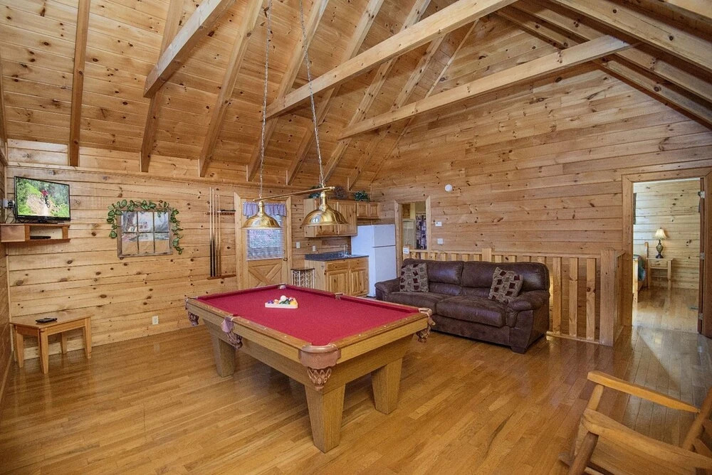 Er 226 - Locker's Mountain Hideaway Great Location - Close To Town! 2 Bedroom Cabin by RedAwning