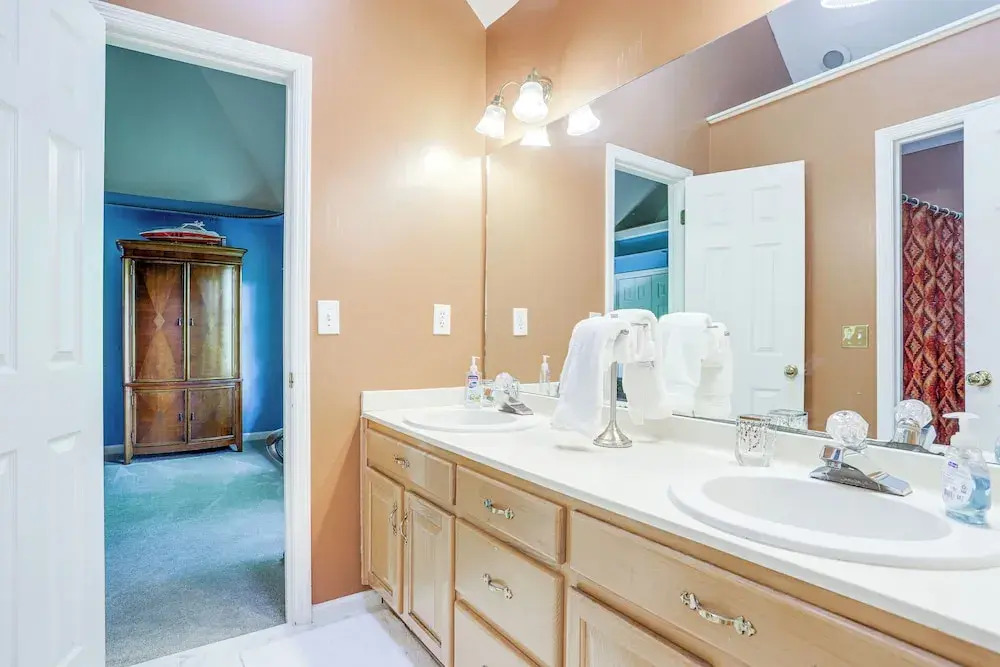 3 Mi to Roswell Riverwalk: Spacious Getaway!