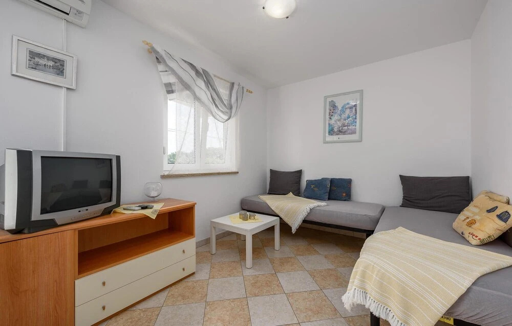 Nice Home in Porec With Wifi and 2 Bedrooms
