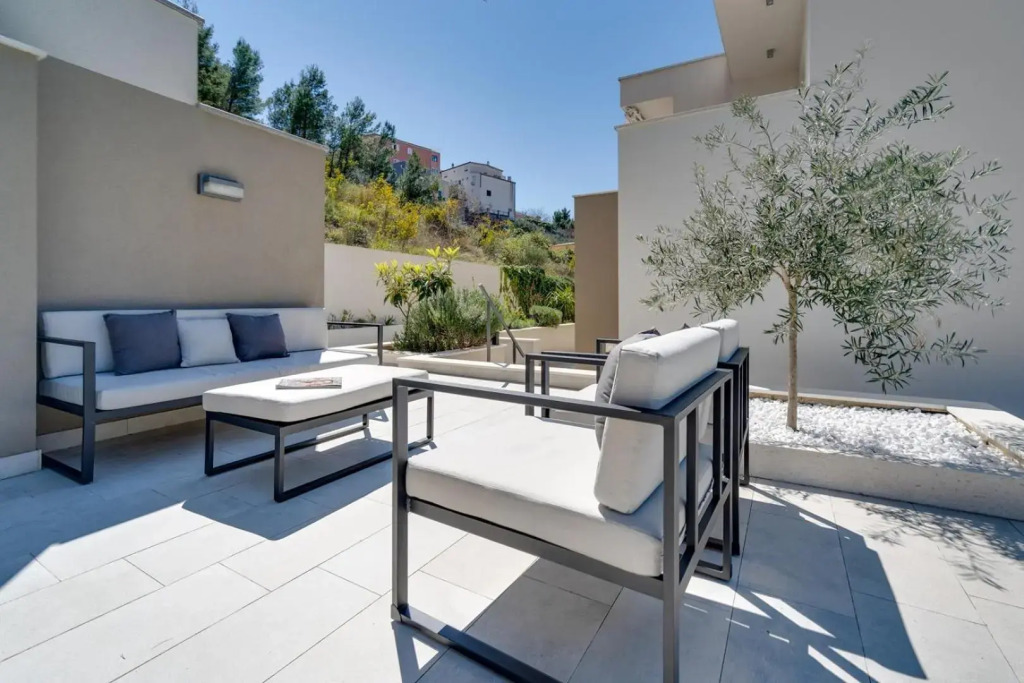 Villa Nina with private 32 sqm heated pool, 5 bedrooms, fun zone, 850m from the beach