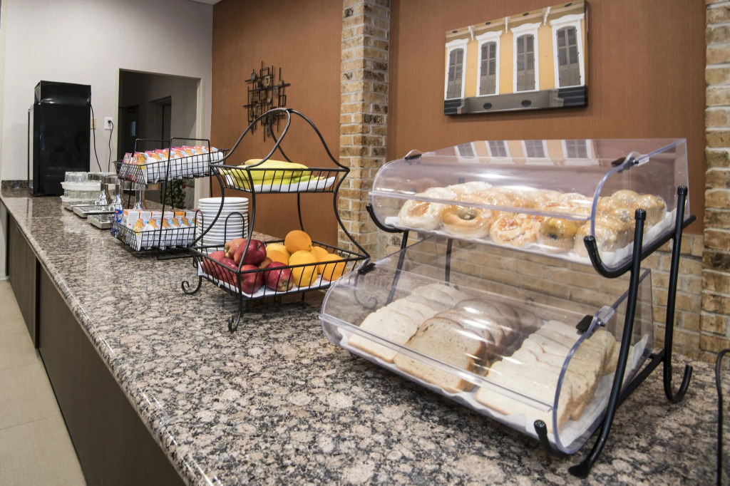 Rodeway Inn & Suites and Conference Center
