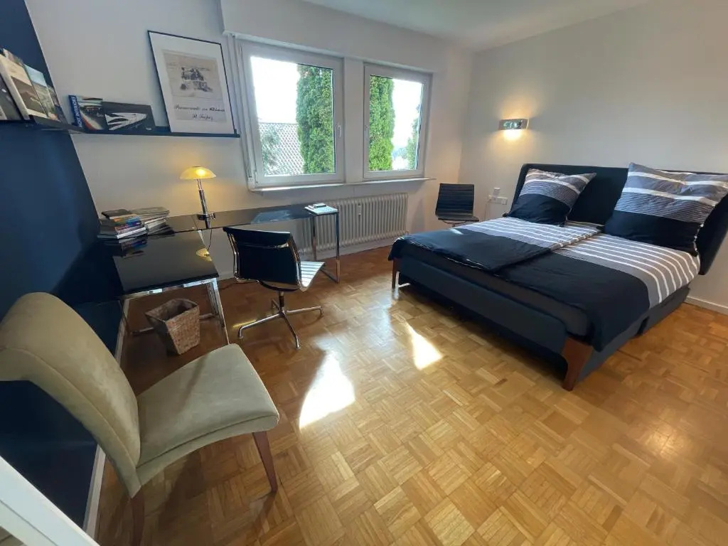 Appartement Region Esslingen - Nähe Messe - Flughafen - Stuttgart - Wohnen und Arbeiten auf Zeit in 120m2 Wohlfühlatmosphäre - ab 3 Übernachtungen - geeignet für 4 Personen - Beistellbett möglich - Kinder und Tiere willkommen - Garage für e-bikes