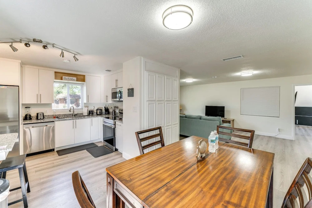 Game Room, Private Pool: South Daytona Home!