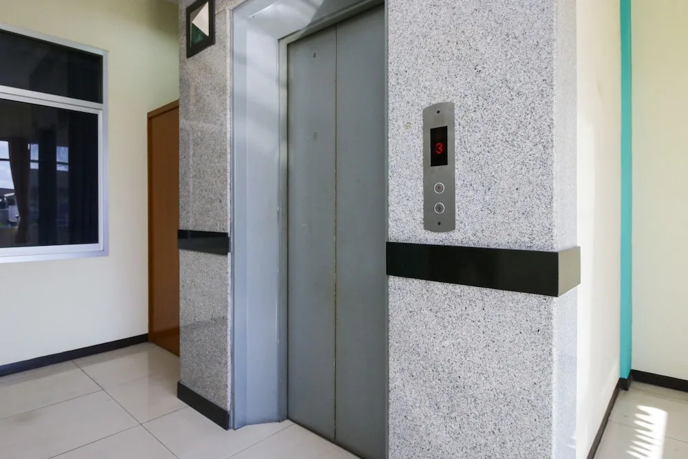 Airy Regol Moh Toha 199 Bandung