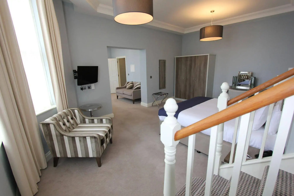 Yarrow Hotel