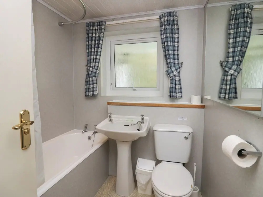 Apartment 4