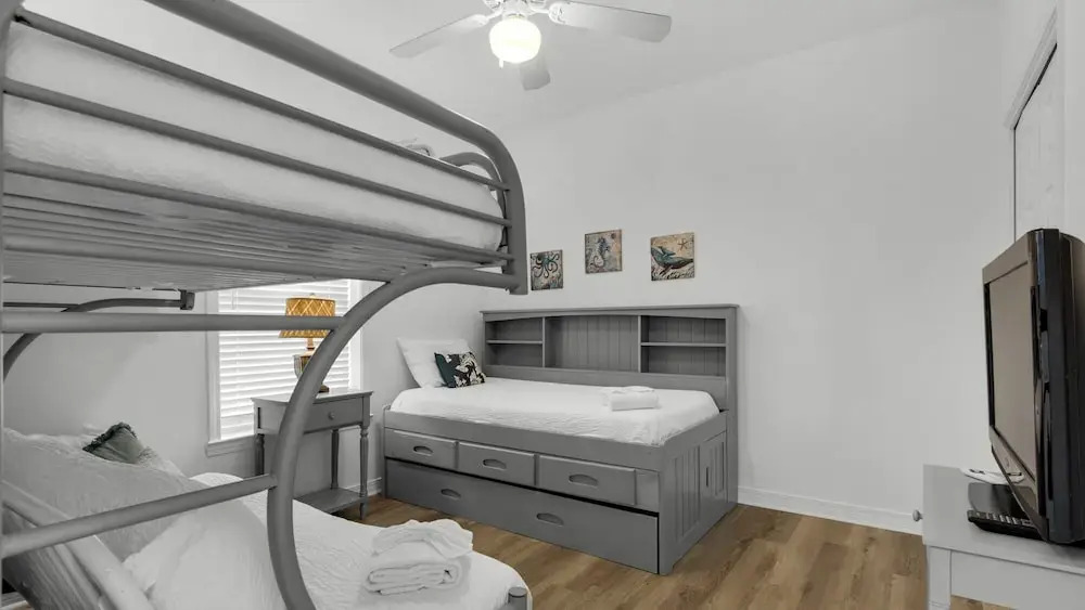 Seagrove 2BR Near Lake & Beach + Free Tickets: Bikes, Dolphin Cruise & More!
