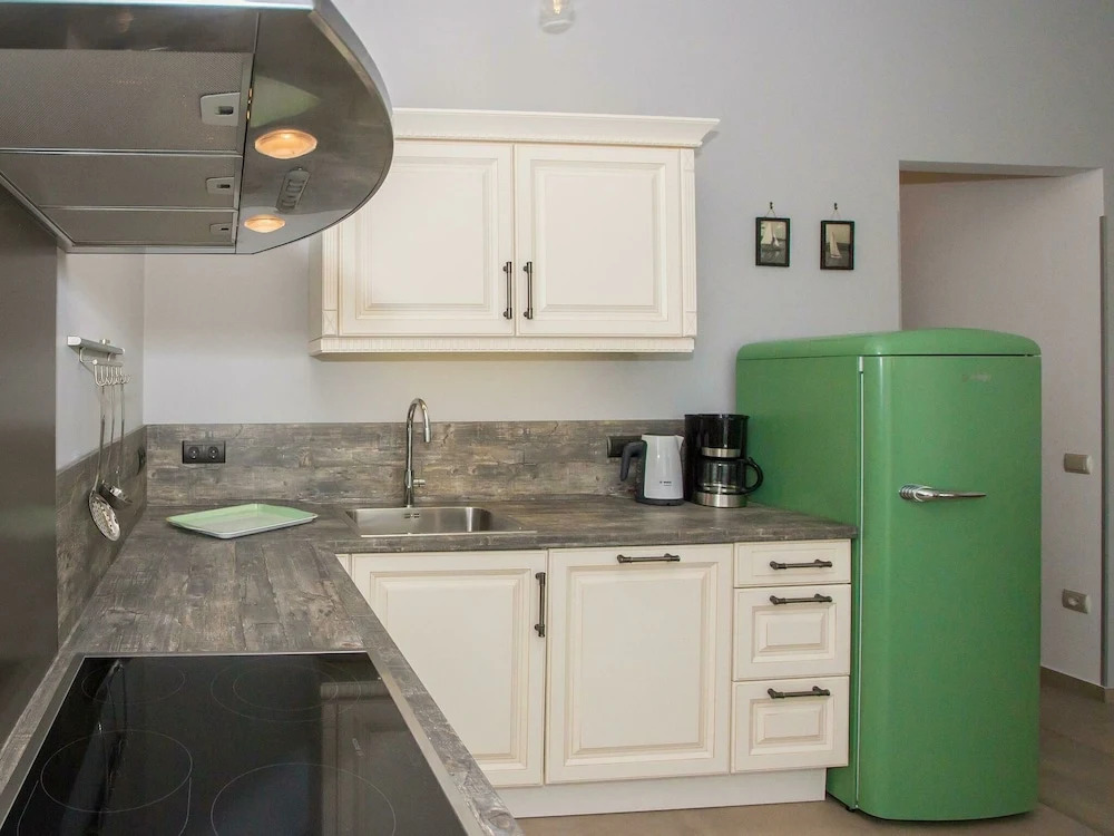 Modern and Well-kept Apartment Within Walking Distance of Restaurant and Beach Banjole