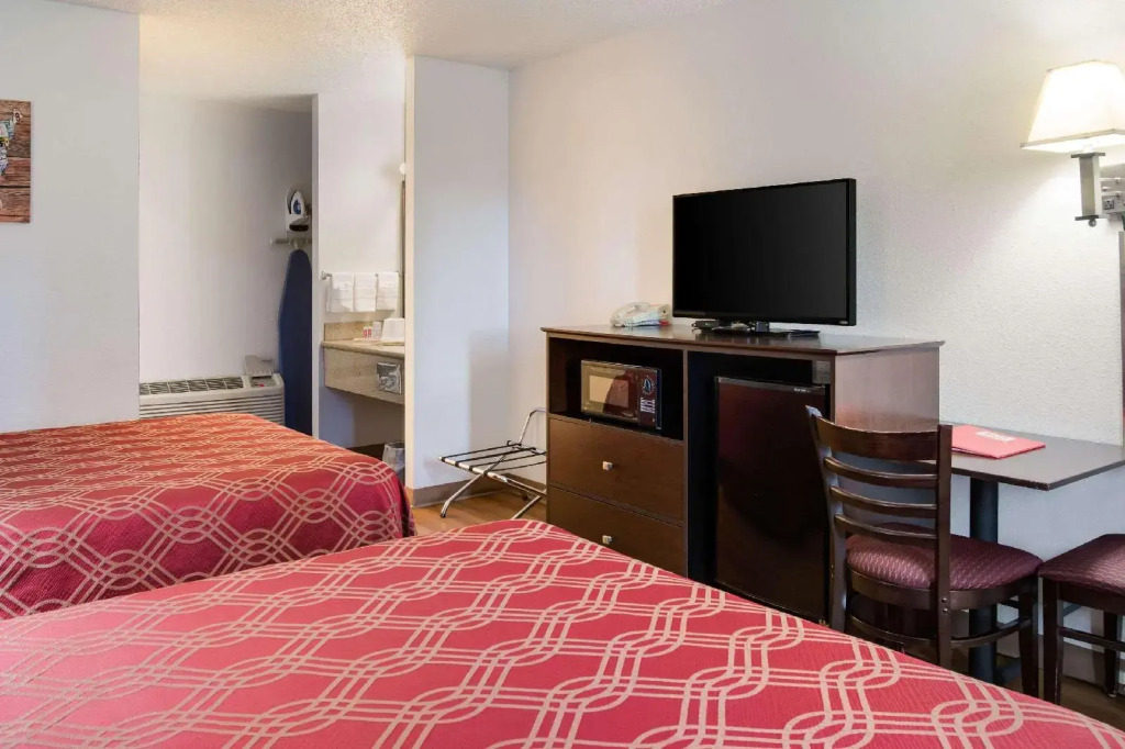 Bend Inn & Suites