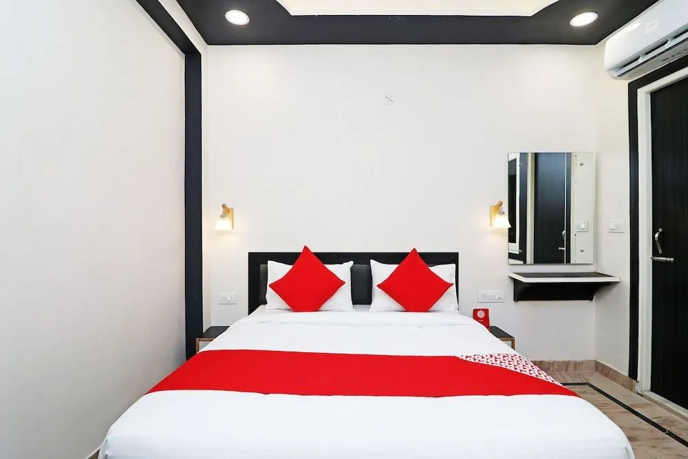 OYO 29423 03 Townhouse Inn