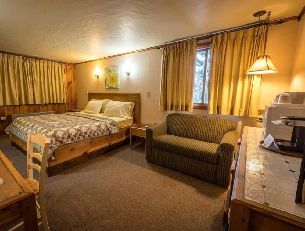 Riverside Motel