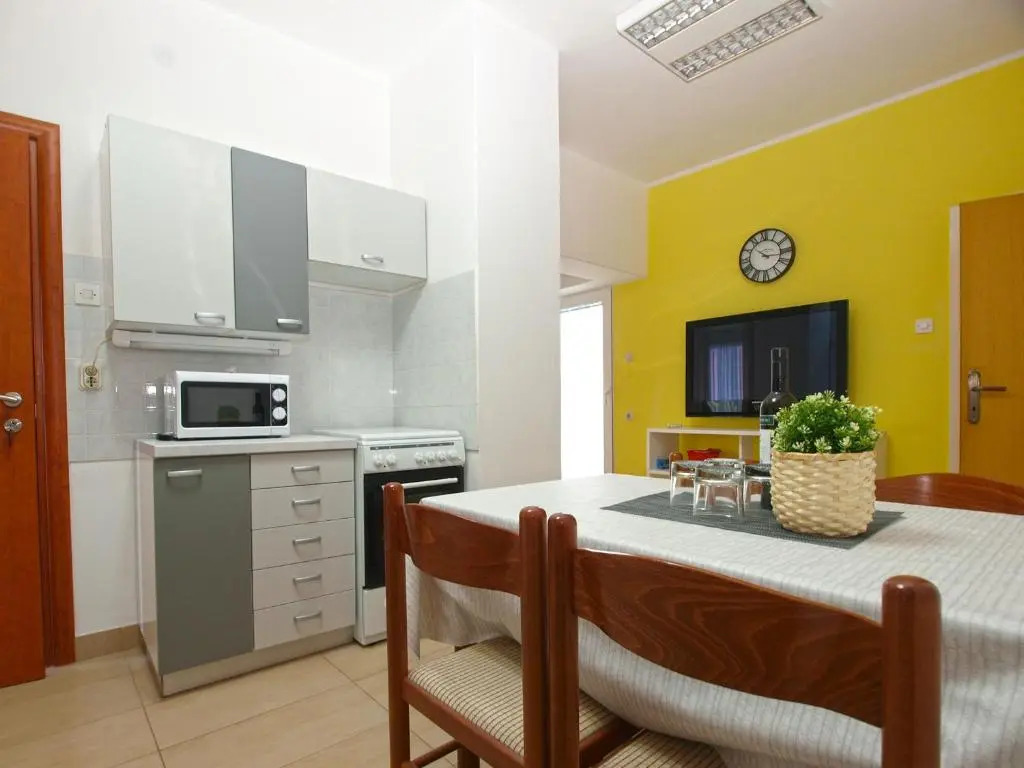 Apartments Biskupije 810